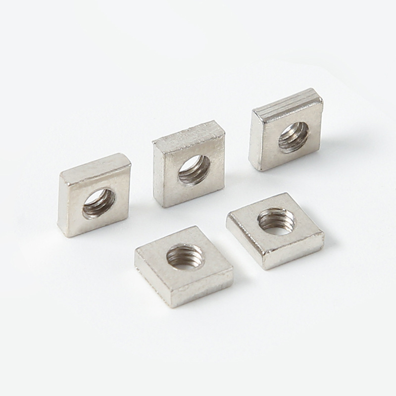 चौकोर सिर वाला नट