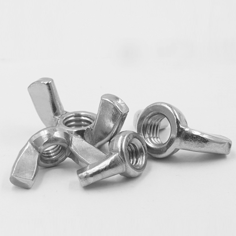 गोल पंखों वाला विंग नट